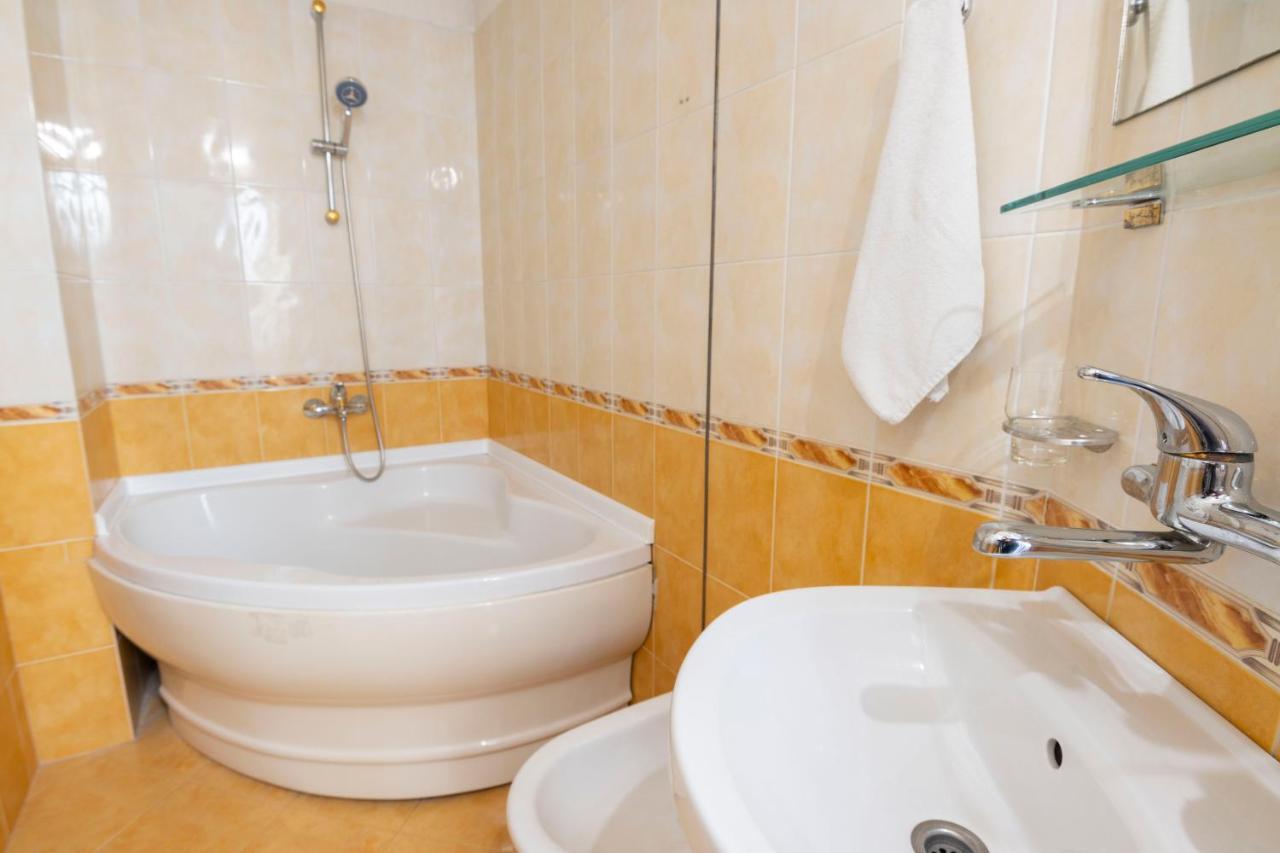 Hotel Slaviani Димитровград Экстерьер фото